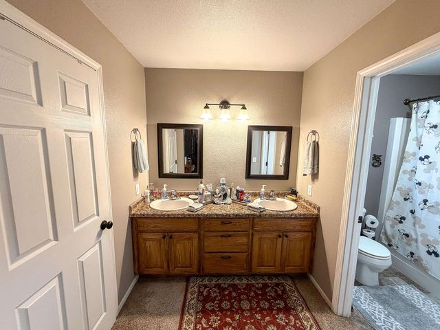 1735 Rivers Edge Dr SE, Minot, ND 58701