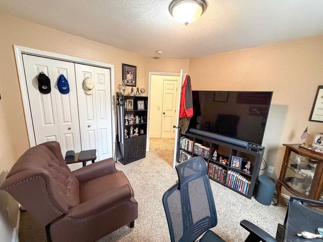 1735 Rivers Edge Dr SE, Minot, ND 58701