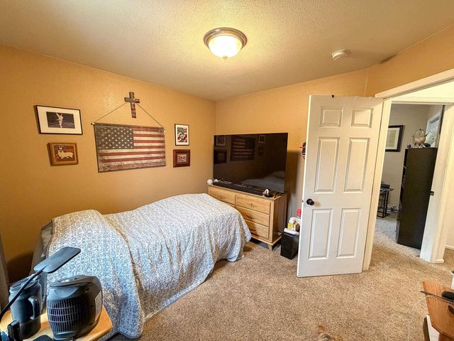 1735 Rivers Edge Dr SE, Minot, ND 58701