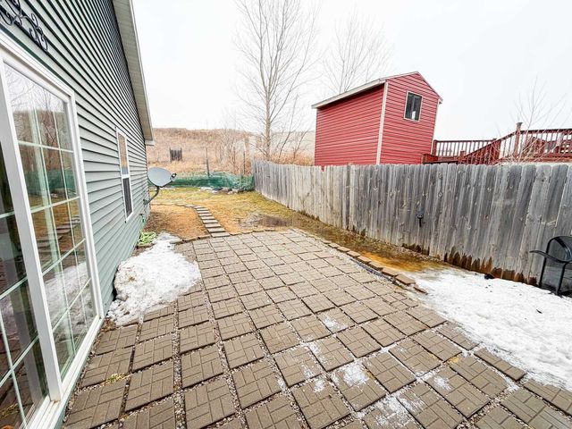 1735 Rivers Edge Dr SE, Minot, ND 58701