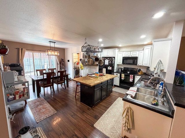 1735 Rivers Edge Dr SE, Minot, ND 58701