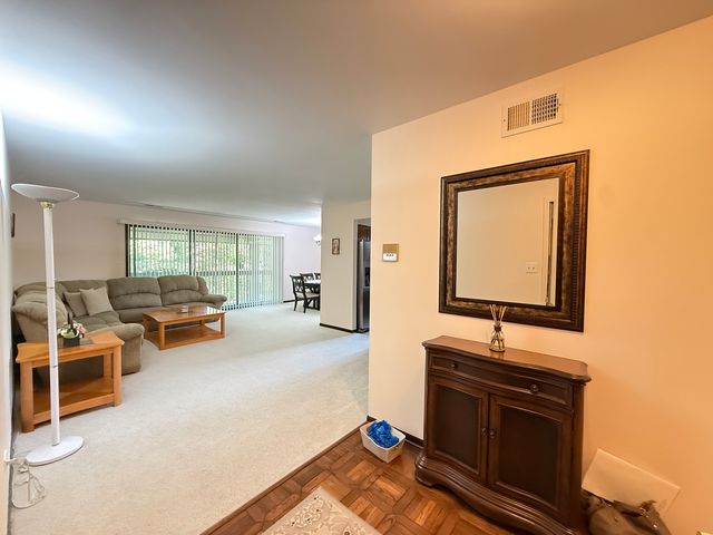 6135 Essex Court D, Willowbrook, IL 60527