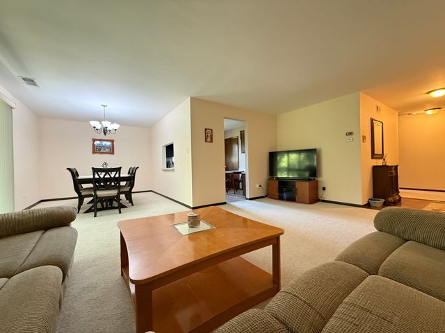 6135 Essex Court D, Willowbrook, IL 60527