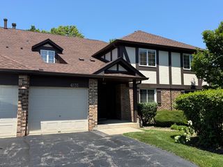6135 Essex Court D, Willowbrook, IL 60527