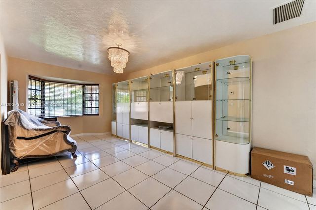 2450 NW 108th St, Miami, FL 33167