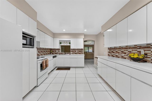 2450 NW 108th St, Miami, FL 33167