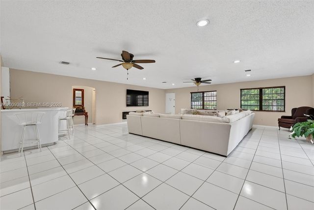 2450 NW 108th St, Miami, FL 33167