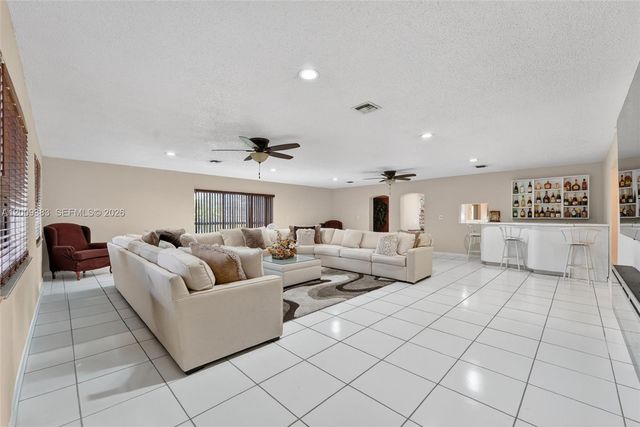 2450 NW 108th St, Miami, FL 33167