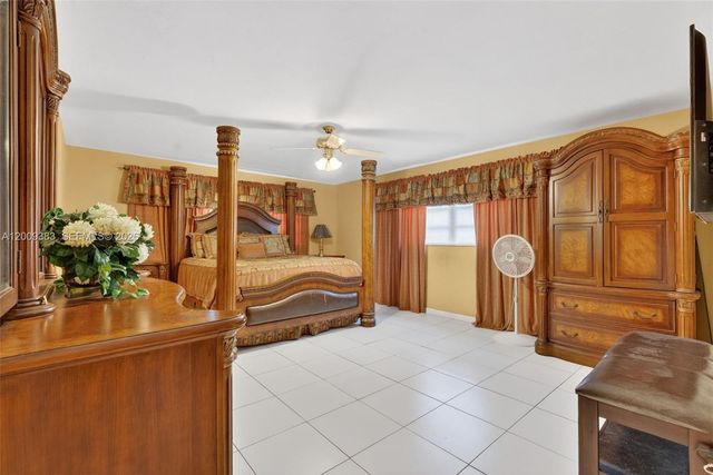 2450 NW 108th St, Miami, FL 33167