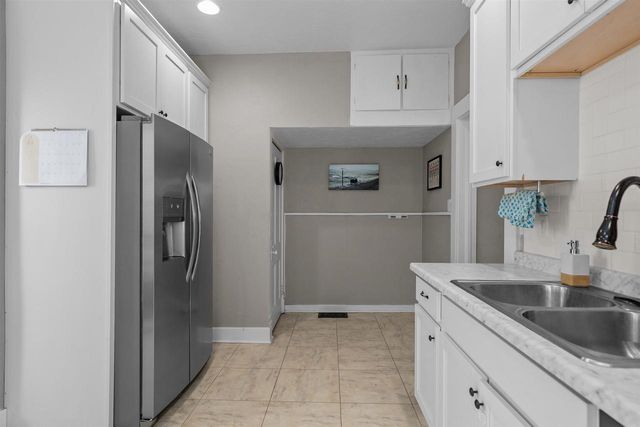 623 W NEW YORK AVENUE, Oshkosh, WI 54901