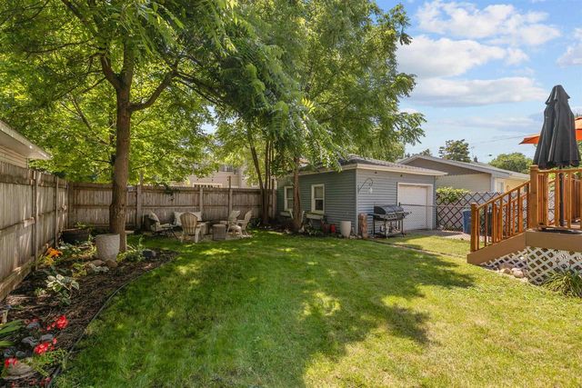 623 W NEW YORK AVENUE, Oshkosh, WI 54901