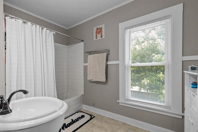 623 W NEW YORK AVENUE, Oshkosh, WI 54901