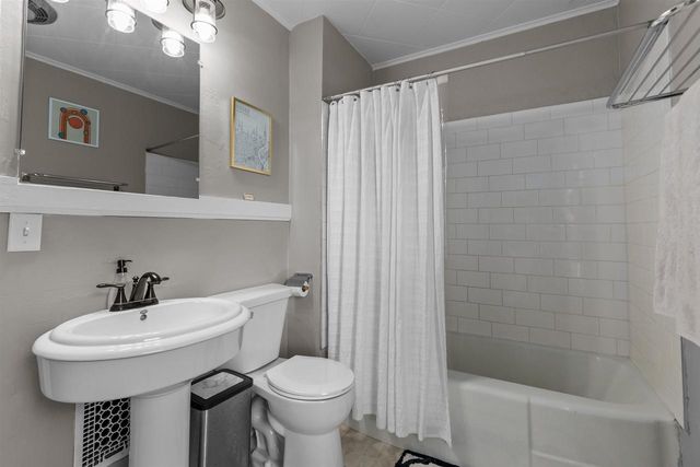 623 W NEW YORK AVENUE, Oshkosh, WI 54901