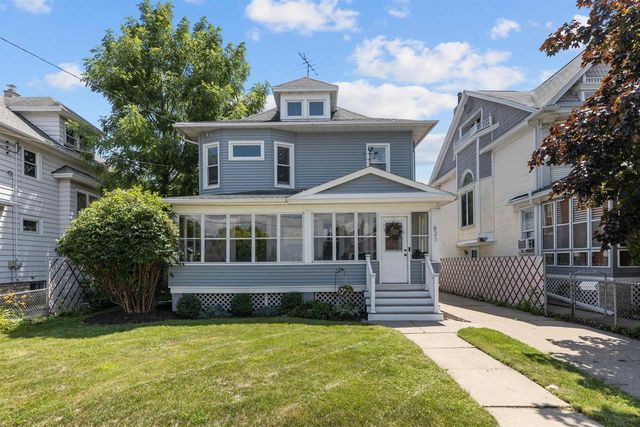 623 W NEW YORK AVENUE, Oshkosh, WI 54901