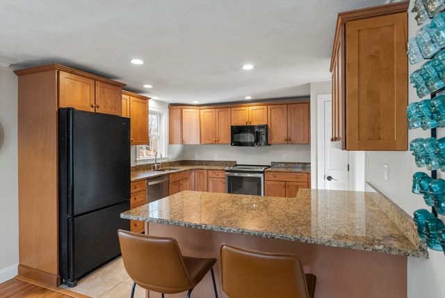 30 Pawtuxet Rd, Plymouth, MA 02360