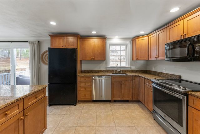 30 Pawtuxet Rd, Plymouth, MA 02360