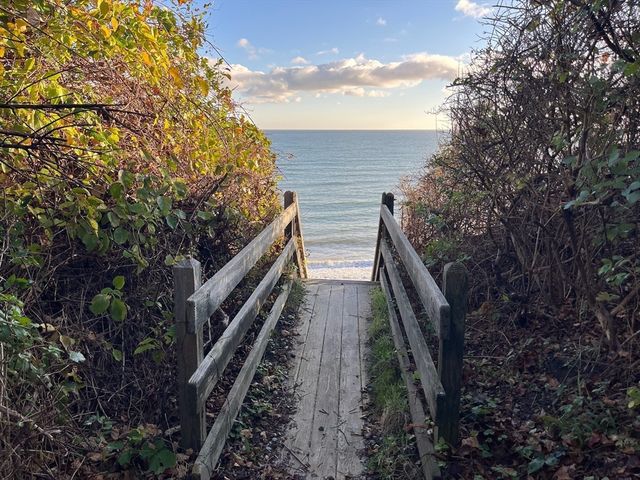 30 Pawtuxet Rd, Plymouth, MA 02360