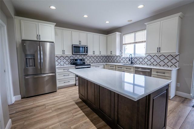 852 N JACKS LAKE ROAD, Clermont, FL 34711