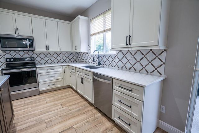 852 N JACKS LAKE ROAD, Clermont, FL 34711