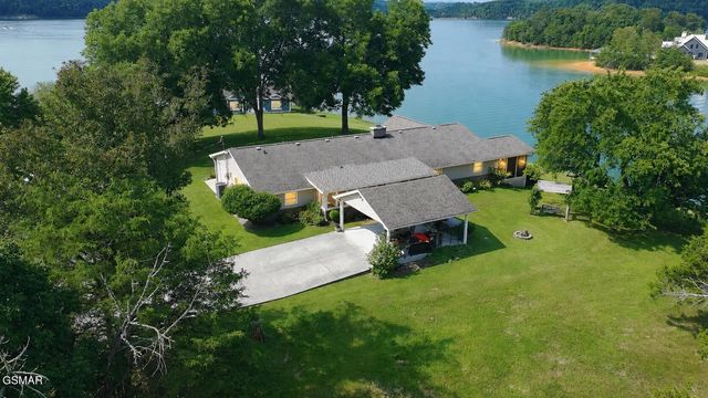 1230 Owens Lane, Dandridge, TN 37725