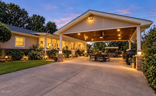 1230 Owens Lane, Dandridge, TN 37725