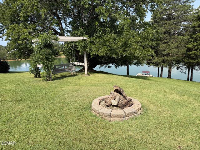 1230 Owens Lane, Dandridge, TN 37725