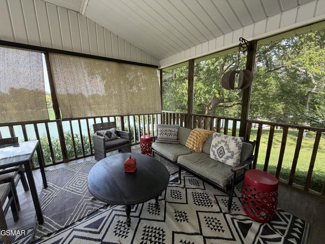 1230 Owens Lane, Dandridge, TN 37725