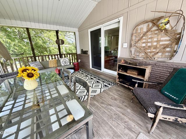 1230 Owens Lane, Dandridge, TN 37725