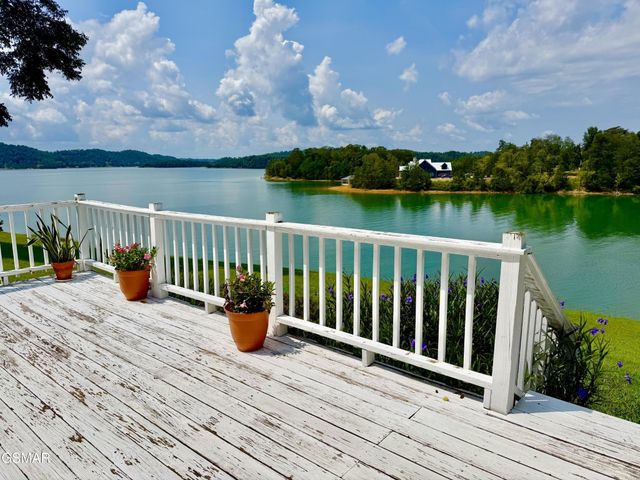 1230 Owens Lane, Dandridge, TN 37725