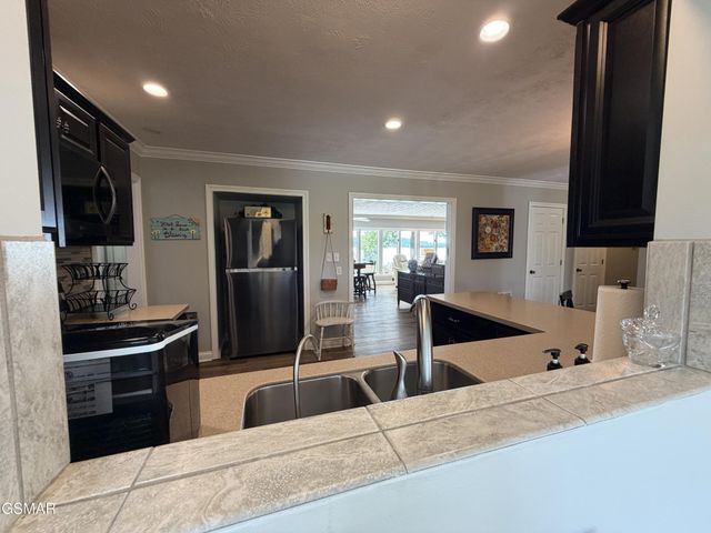 1230 Owens Lane, Dandridge, TN 37725