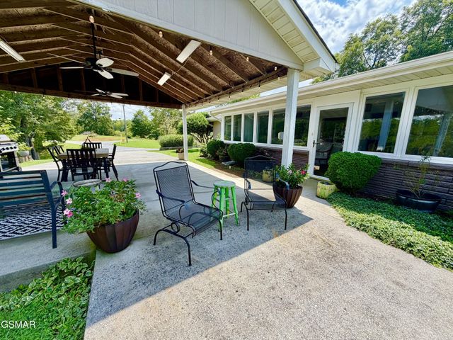 1230 Owens Lane, Dandridge, TN 37725
