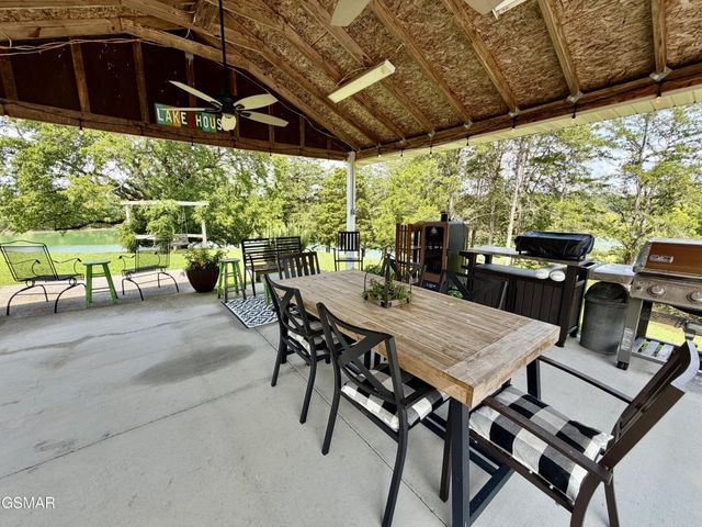 1230 Owens Lane, Dandridge, TN 37725