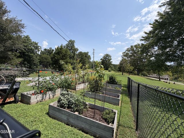1230 Owens Lane, Dandridge, TN 37725
