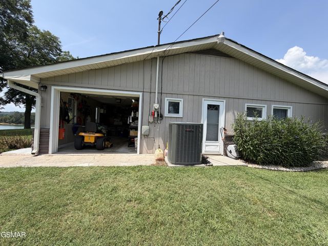 1230 Owens Lane, Dandridge, TN 37725