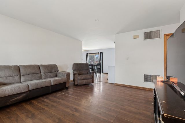 18 Mckinley Street, Lake In The Hills, IL 60156