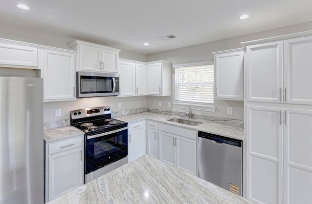 913 N Lemacks Street, Walterboro, SC 29488