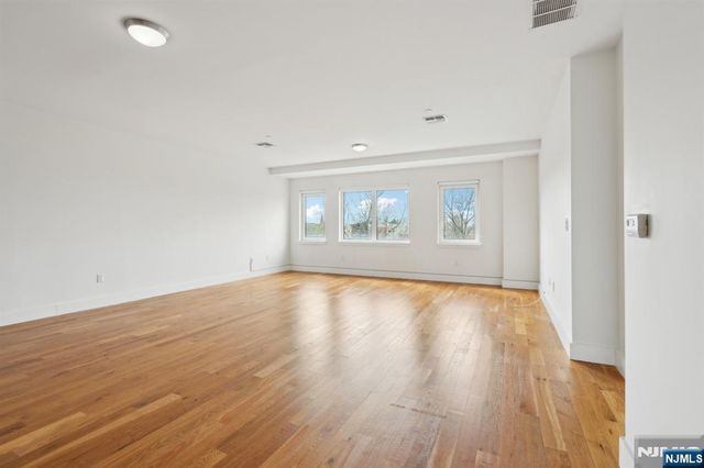 1 Executive 205, Fort Lee, NJ 07024
