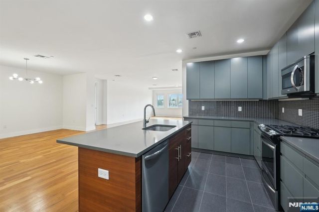 1 Executive 205, Fort Lee, NJ 07024