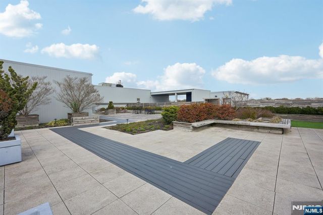 1 Executive 205, Fort Lee, NJ 07024