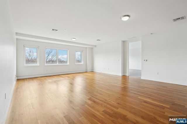 1 Executive 205, Fort Lee, NJ 07024
