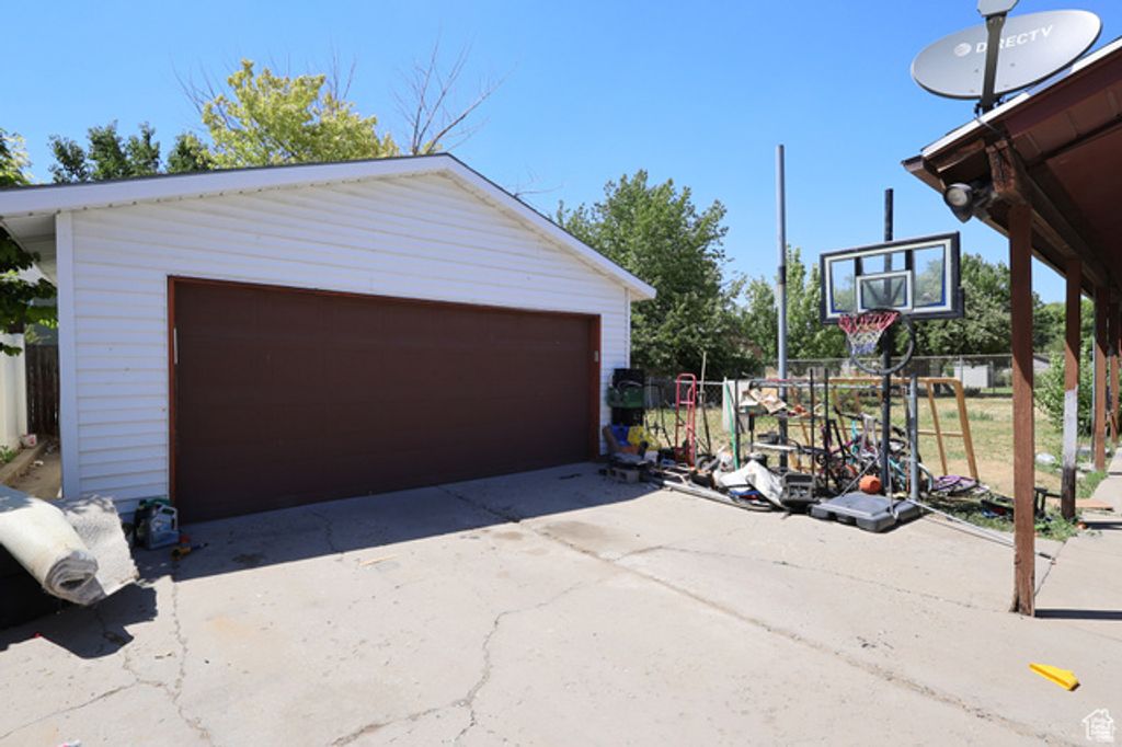 Image 9 of property listing at 4452 S RED CHERRY CIR, West Valley City, UT 84120