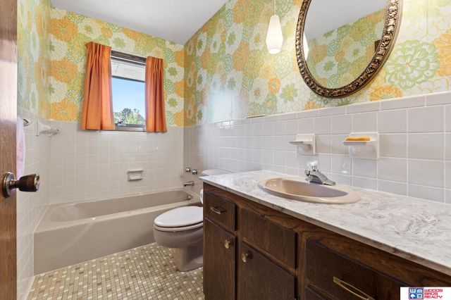12101 N 126th Street, Omaha, NE 68124