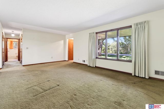 12101 N 126th Street, Omaha, NE 68124