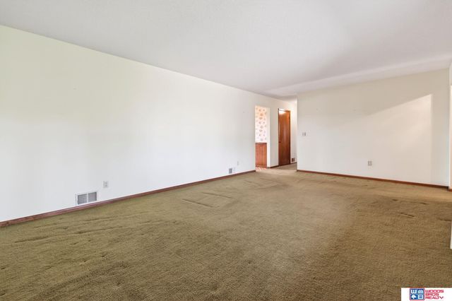 12101 N 126th Street, Omaha, NE 68124