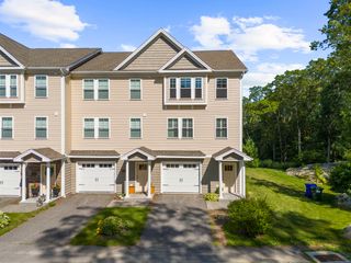 30 Village Crossing 30, East Lyme, CT 06357