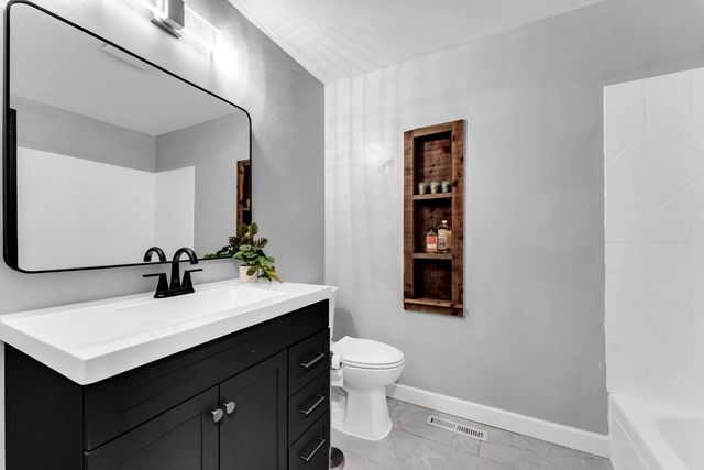 12 Pine Lane, Kimberling City, MO 65686