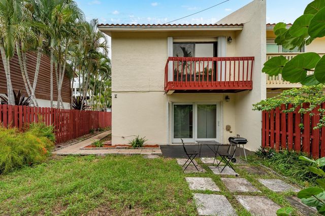 2530 NE 9th Street 1, Fort Lauderdale, FL 33304