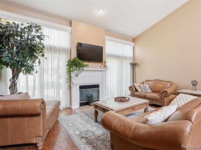 52088 Southview Ridge, Macomb, MI 48042