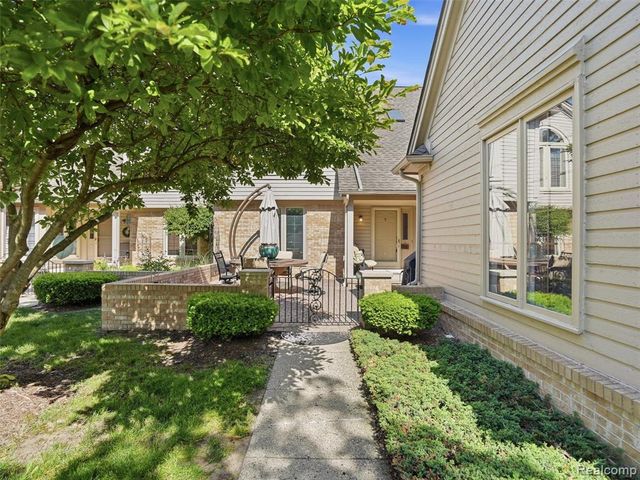 52088 Southview Ridge, Macomb, MI 48042