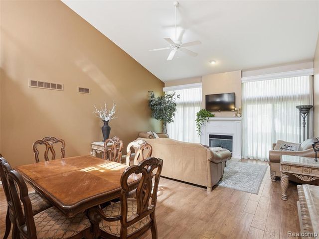52088 Southview Ridge, Macomb, MI 48042